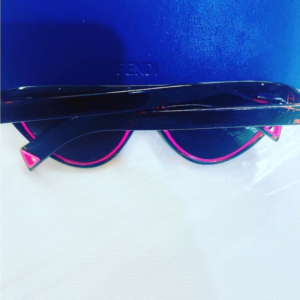 RUNWAY FENDI PINK RIM & Turquoise sunglasses - Picture 3 of 5